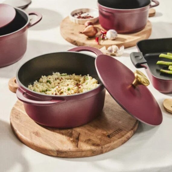 Maxwell & Williams Cast Lite - Non-stick Casserole 24cm/4.2l Cherry Casseroles The Cooks Kitchen 