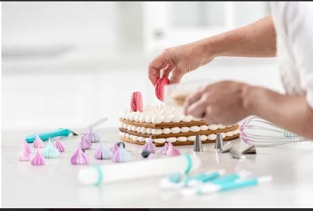 Mondo 19pc Cake Decorating Set