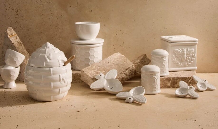 Davis & Waddell Wildflower & Hive Measuring Cups White Measuring Cups & Spoons The Cooks Kitchen 